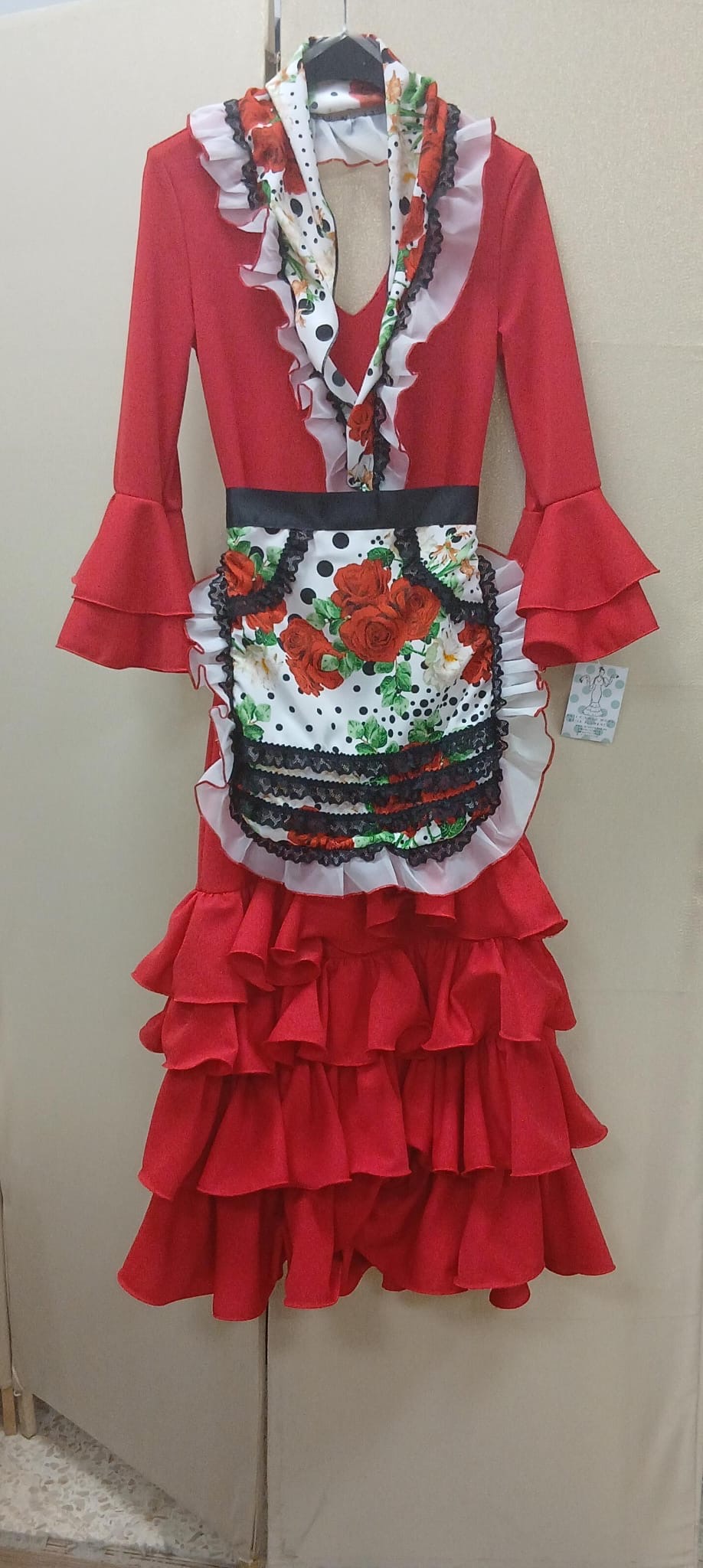 MANDIL + PICO BLANCO ESTAMPADO FLORAL Y ADORNO